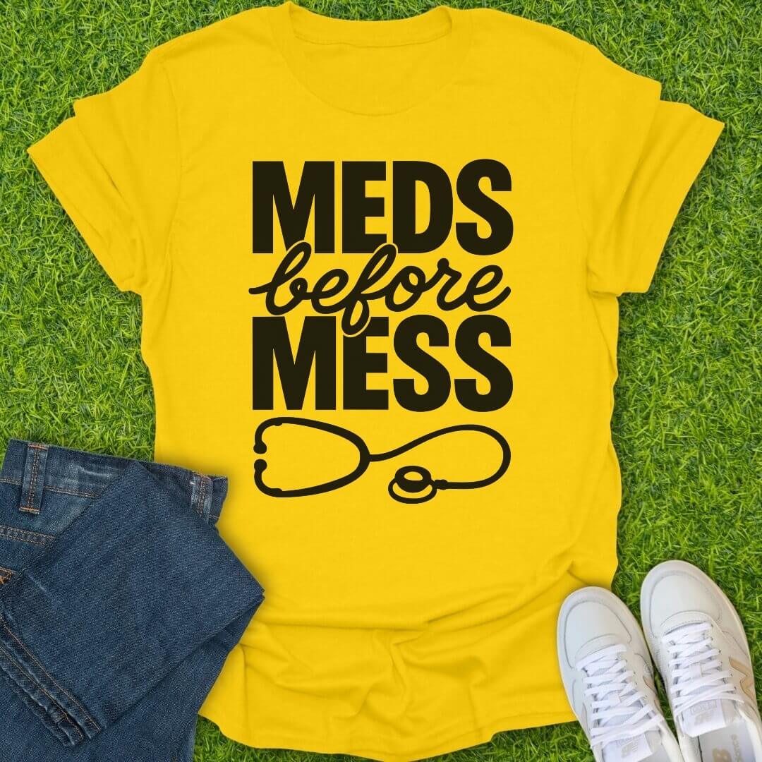 T-Shirt Daisy / S Meds Before Mess Tee