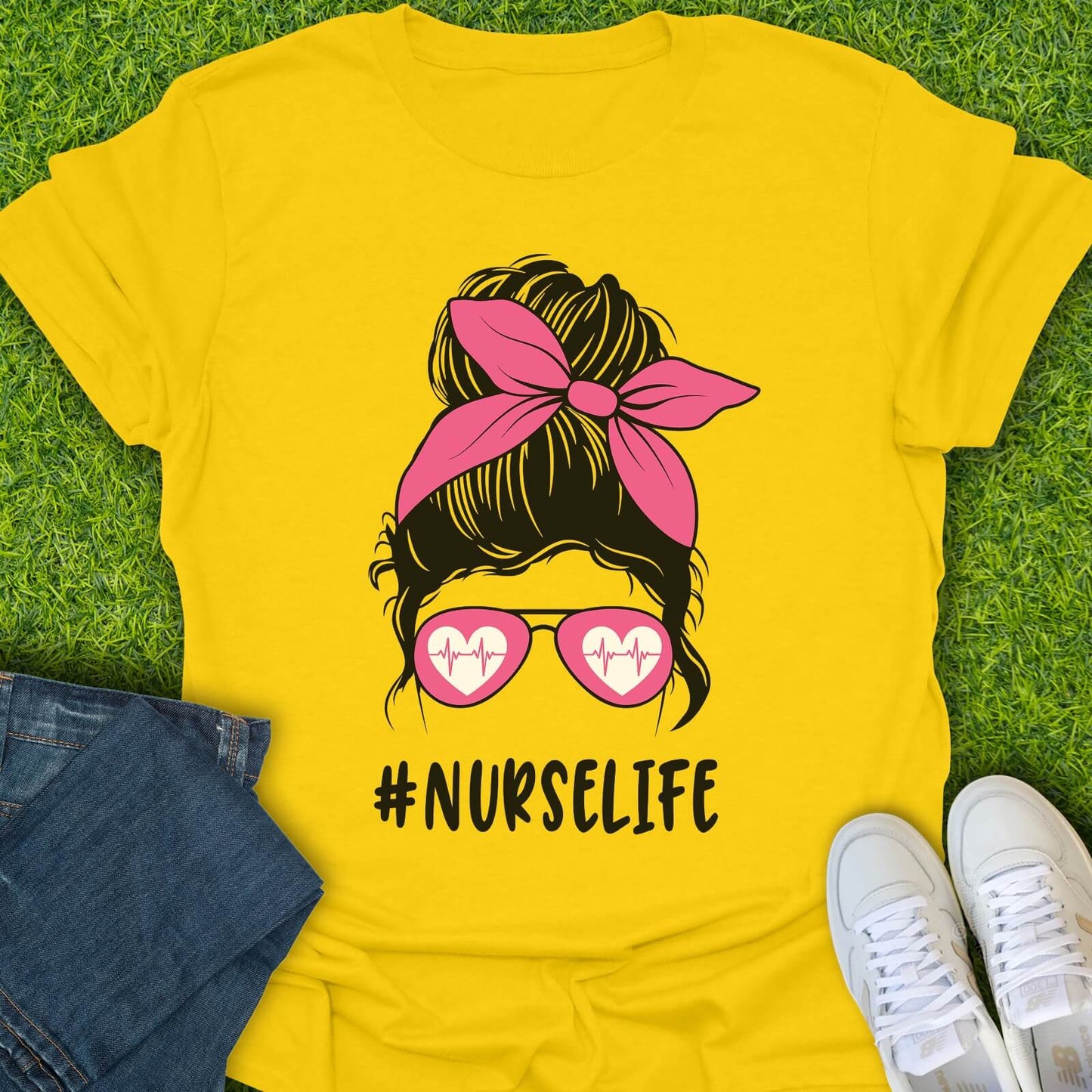 T-Shirt Daisy / S Messy Bun Heartbeat Glasses Tee