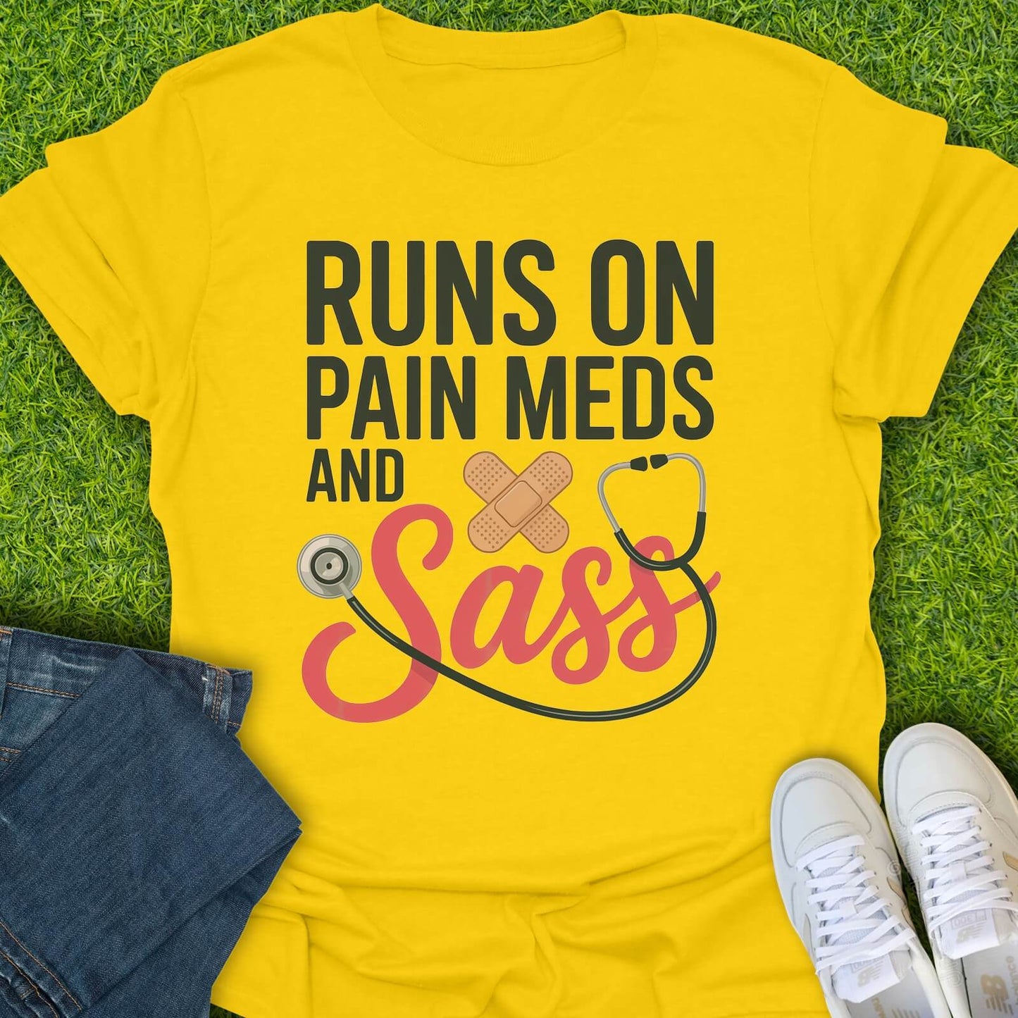 T-Shirt Daisy / S Runs On Pain Meds & Sass Tee