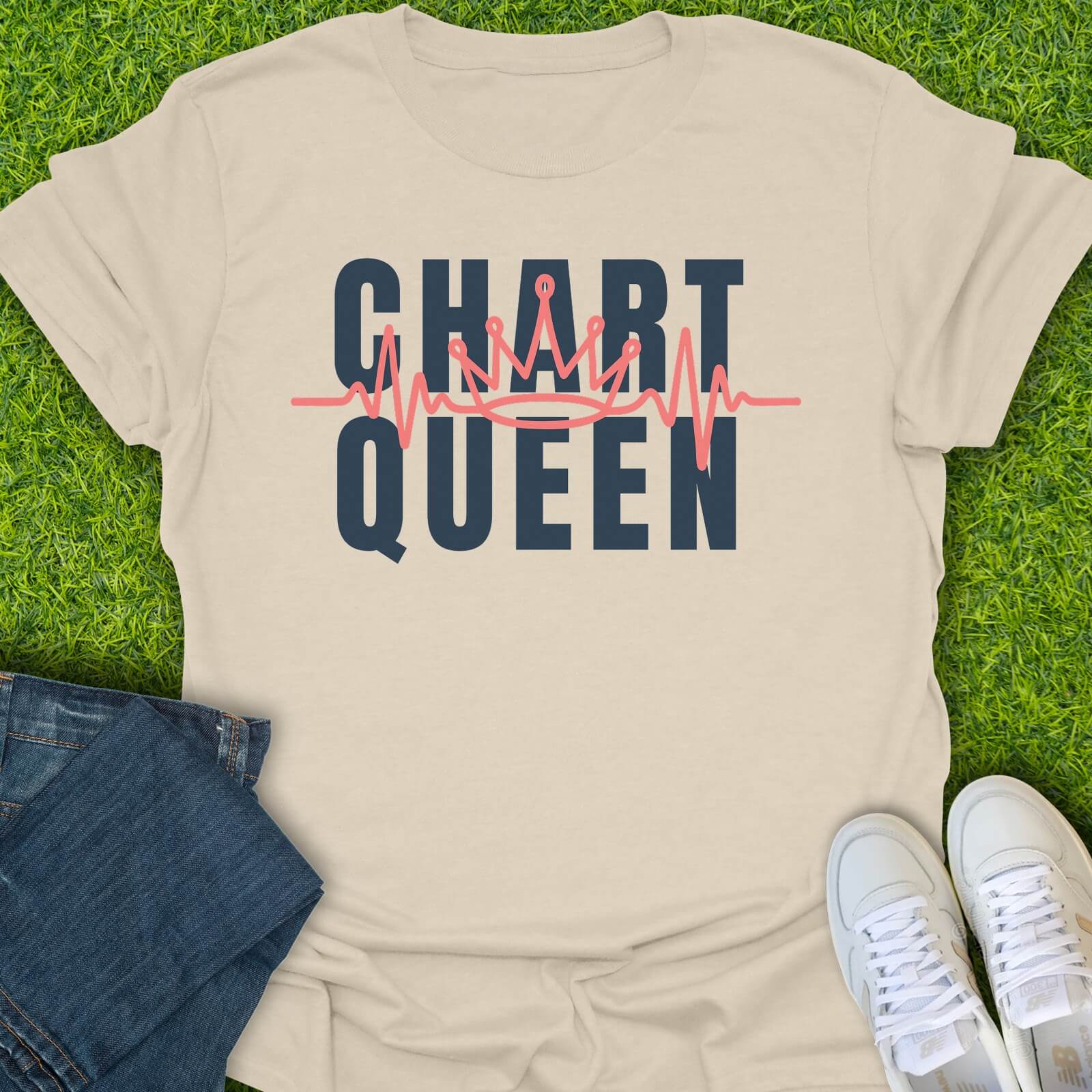 T-Shirt Natural / S Chart Queen Tee
