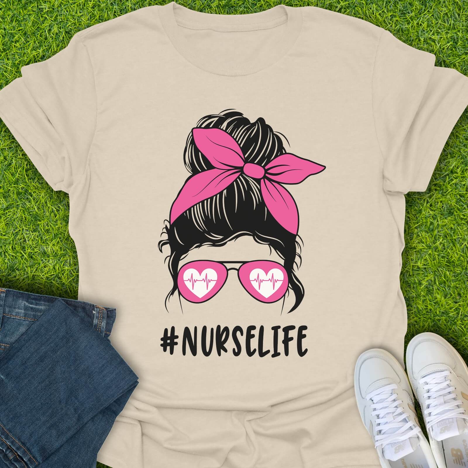 T-Shirt Natural / S Messy Bun Heartbeat Glasses Tee